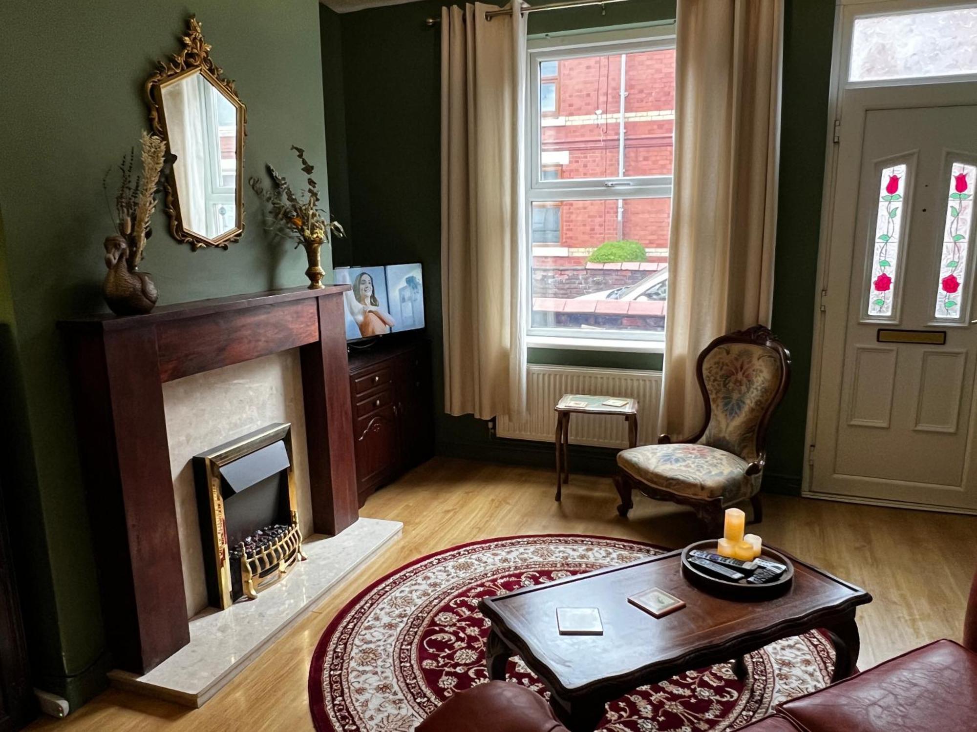 Robin'S Hollow: 2Bd Home Near Wrexham Afc Εξωτερικό φωτογραφία